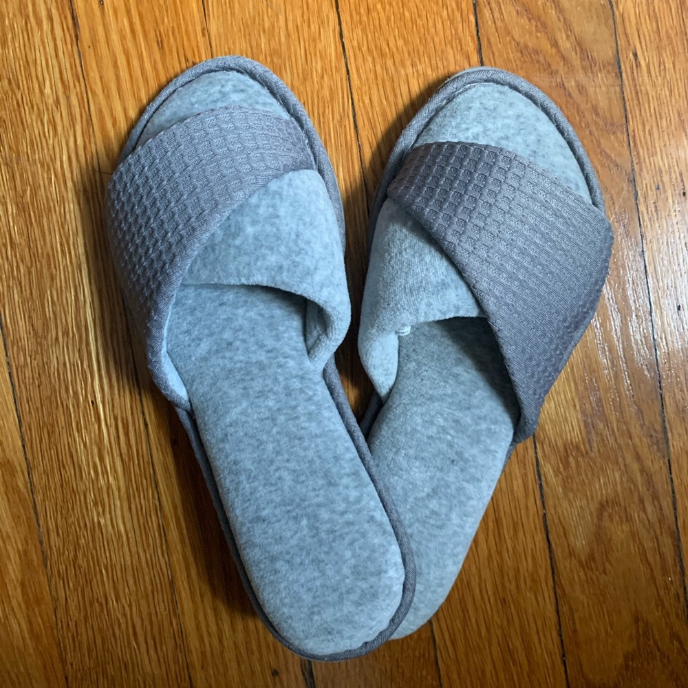 Dearfoams Women’s Slippers Size 6 or 7